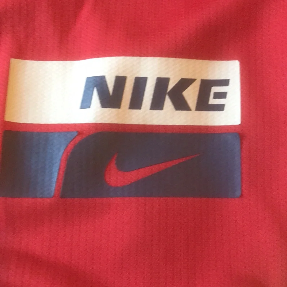 Youth Nike Red Long Sleeve Shirt Size XL (18-20)
